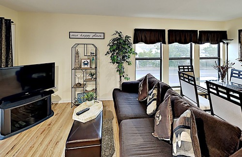 Myrtle Beach Condo | Ocean Bridge B14 2BR 2BA 2nd Row Condo near popular Shore Drive - Winter Rental Friendly