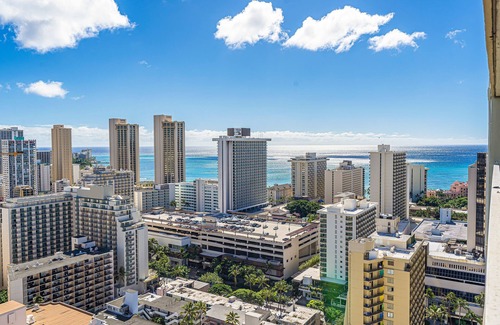 McCully - Moiliili Condo | Ocean-Diamond Head Waikiki Condo at Island Colony Short Walk to the Beach