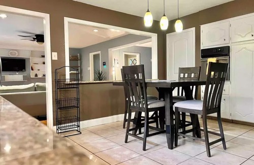 Bay Area House | Ocean Dr Gem! Walk 2 Bay & Downtown. Spacious!