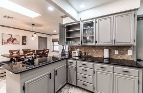 Bay Area House | Ocean Dr Sleeps 19 with Hot Tub & Game Room