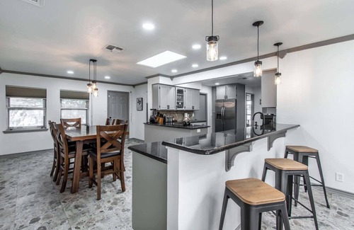 Bay Area House | Ocean Dr Sleeps 19 with Hot Tub & Game Room