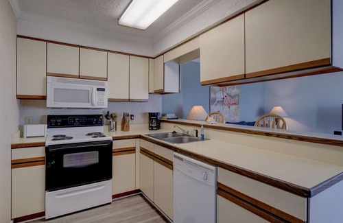 Kure Beach Condo | Ocean Dunes 104 – Spacious oceanfront condo at Ocean Dunes in Kure Beach