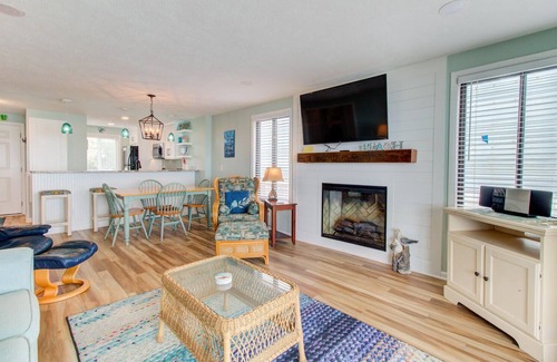 Kure Beach Condo | 🌊Ocean Dunes 2101A: Oceanfront 2BR Condo w/Community Pool🌊