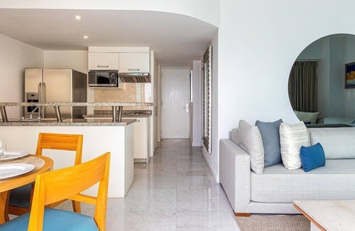 Marina Mazatlan Hotel | Ocean-Front 1BR Condo w Pool & Spa in Park Royal Mazatlan