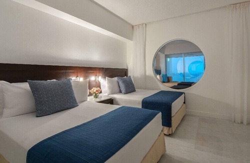 Marina Mazatlan Hotel | Ocean-Front 1BR Condo w Pool & Spa in Park Royal Mazatlan