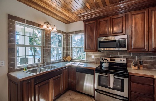 San Pedro Condo | Ocean Front - 3 bedroom, 3 bath condo. Great Location. Great View.