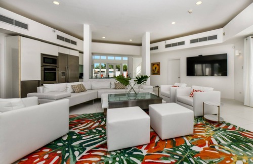 Malmok Villa | Ocean front 7-Bedroom 7-Bath Sunset views MALMOK!