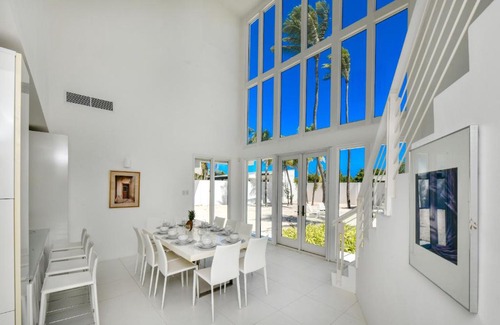 Malmok Villa | Ocean front 8-Bedroom 7-Bath Sunset views MALMOK!