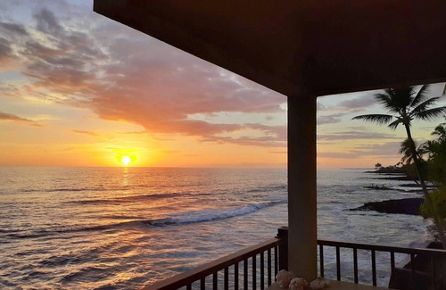 Kailua-Kona Condo | Ocean Front Banyan Tree 304 - Spectacular views!
