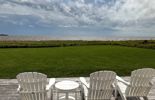 Augustine Cove Cottage | Ocean Front Beach House in Augustine Cove