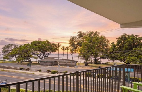 Kihei Condo | OCEAN FRONT modern 2BR 2BA, king bed, laundry, beach, AC, pool, steps to beach!