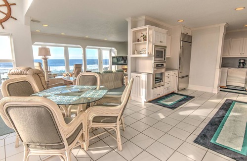 Gleneden Beach House | Ocean Front on Sandy Beach in Gleneden Beach! Ocean View Hot Tub! Dog Friendly!