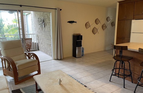 Kailua-Kona Condo | Ocean front property! Cozy, 2nd floor condo, serene garden view