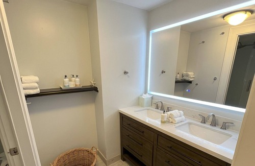 East Fort Lauderdale Resort | OCEAN FRONT Suite At A Beautiful Resort Right On The Sand!!