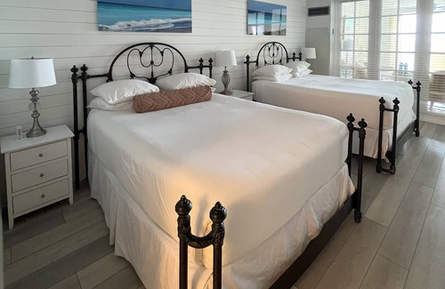 East Fort Lauderdale Resort | OCEAN FRONT Suite At A Beautiful Resort Right On The Sand!!