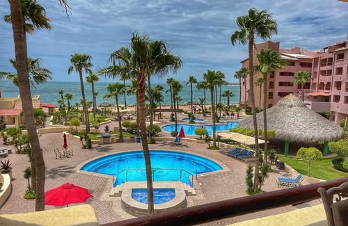 Bella Vista Villa | OCEAN FRONT Villa 3 KING Bedrooms, 3.5ba.! 1900sf! VIEWS! Sandy Beach!