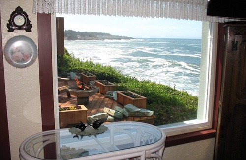 Depoe Bay Apartment | Ocean Garden Suite at Whales Rendezvous