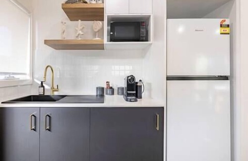 Ocean Grove Apartment | Ocean Gioia - Stroll to shops and beach