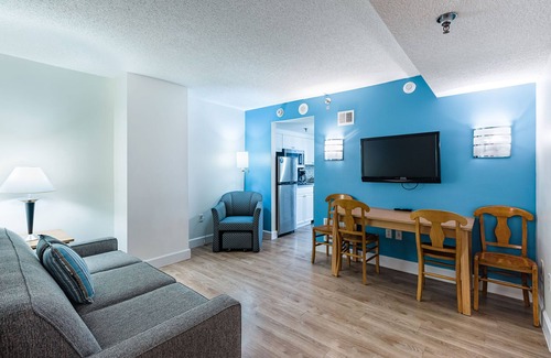 Northeast Virginia Beach Resort | Ocean Key Resort 2BR Unit – Steps from Beach, Kitchen, 2 Bathrooms, Sleeps 6