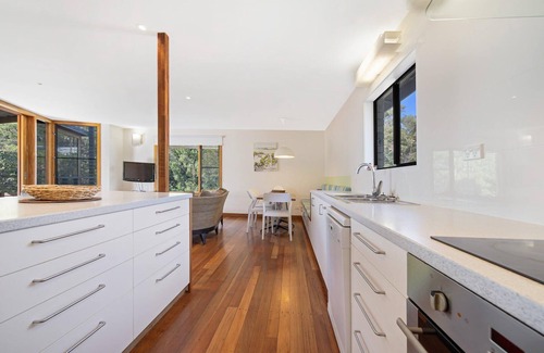 Point Lookout House | Ocean Mist Beach House | 5 bedroom, 2 bathroom, sleeps 10, 400m to beach