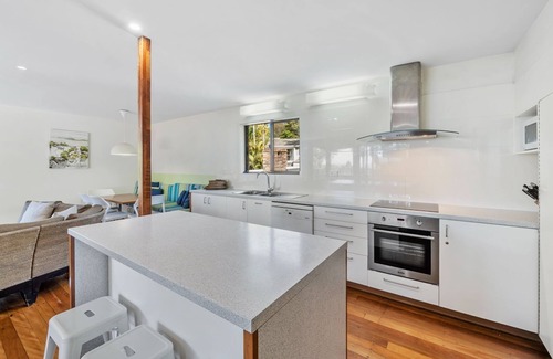 Point Lookout House | Ocean Mist Beach House | 5 bedroom, 2 bathroom, sleeps 10, 400m to beach