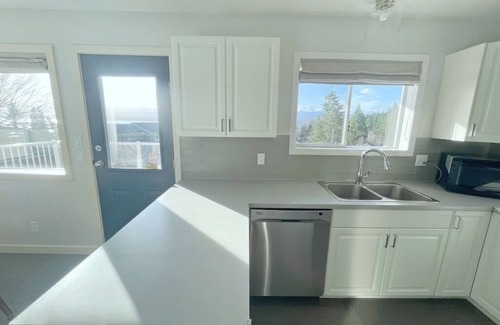 Comox House | Ocean Mountain View at private one acre land in Goose Spits park