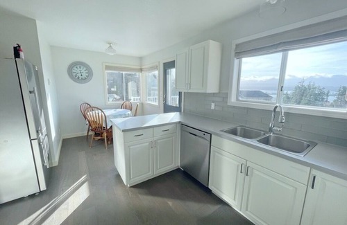 Comox House | Ocean Mountain View at private one acre land in Goose Spits park