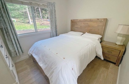 Comox House | Ocean Mountain View at private one acre land in Goose Spits park
