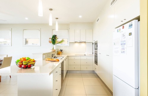 Anna Bay House | Ocean on the Rocks, 1,21 Ocean Ave - waterfront, Wi-Fi, Ducted Air Conditioning