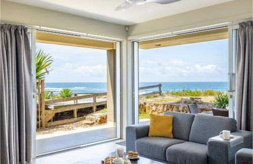 Anna Bay House | Ocean on the Rocks, 1,21 Ocean Ave - waterfront, Wi-Fi, Ducted Air Conditioning