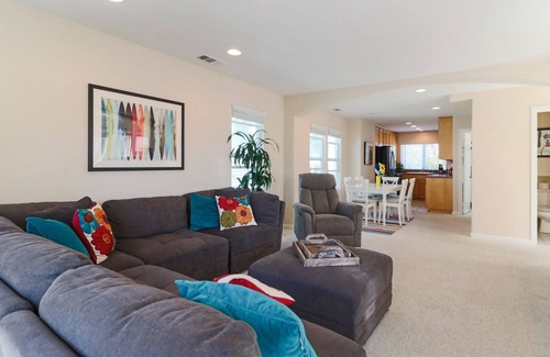 Mission Beach House | Ocean or Bay steps away- Beach House with charm and comfort