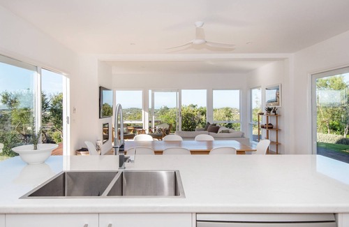 Rye House | Ocean Panorama on Hetty with pool and spa