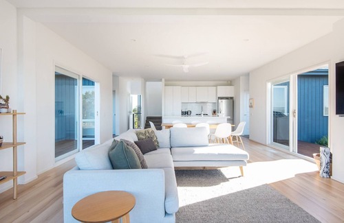 Rye House | Ocean Panorama on Hetty with pool and spa