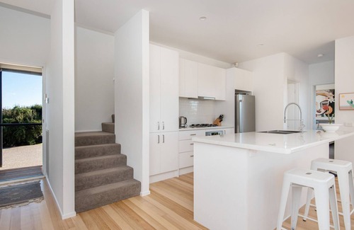 Rye House | Ocean Panorama on Hetty with pool and spa