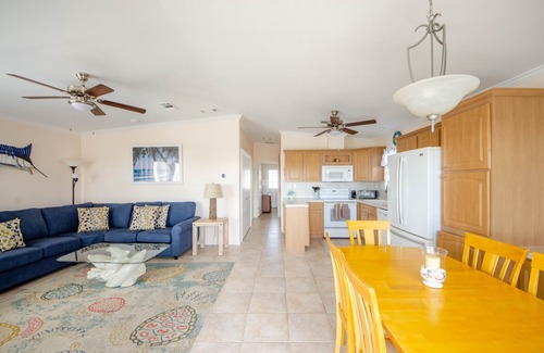 Cudjoe Key House | OCEAN PARADISE AT VENTURE OUT + 4 BIKES & 2-2 PERSON KAYAKS! KING & QUEEN BEDS!