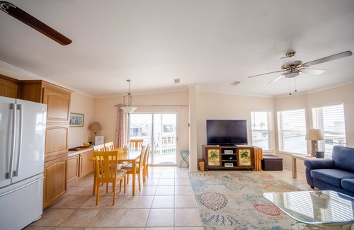 Cudjoe Key House | OCEAN PARADISE AT VENTURE OUT + 4 BIKES & 2-2 PERSON KAYAKS! KING & QUEEN BEDS!