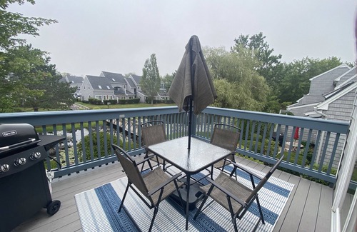 Ocean Park House | Ocean Park Meadows A/C, pickleball,pool,2 bed/2 bath/2 Flr condo-close to beach.