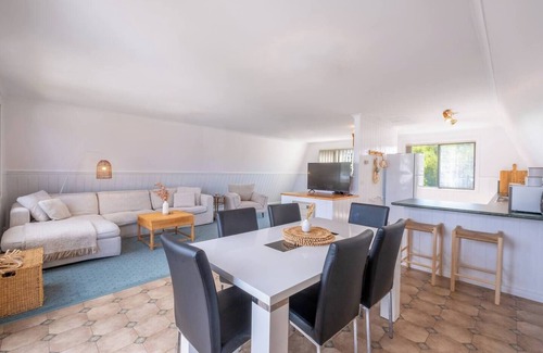 Bicheno House | Ocean Pines - Walk to Bicheno blowhole!