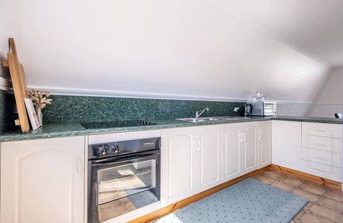 Bicheno House | Ocean Pines - Walk to Bicheno blowhole!