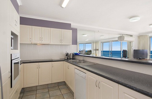 Coolangatta Apartment | Ocean Plaza Unit 1469 Right on Coolangatta beachfront with FREE Wi-Fi