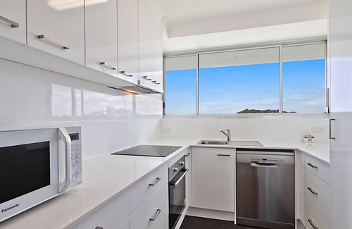 Coolangatta Apartment | Ocean Plaza Unit 835 Beachfront unit right in the heart of Coolangatta with Wi-Fi Inc.