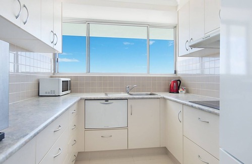 Coolangatta Apartment | Ocean Plaza Unit 936 Great location for a family holiday, beachfront with Wi-Fi Inc.
