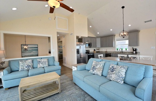 Buxton Cottage | Ocean Point- Incredible Ocean Views- Step onto the Beach! Community pool
