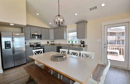 Buxton Cottage | Ocean Point- Incredible Ocean Views- Step onto the Beach! Community pool