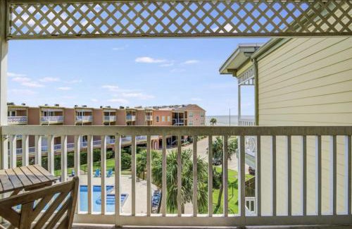 Galveston Apartment | Ocean & Pool Views Top Floor - Shoreline Stays 03