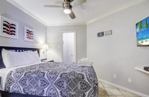 Galveston Apartment | Ocean & Pool Views Top Floor - Shoreline Stays 03
