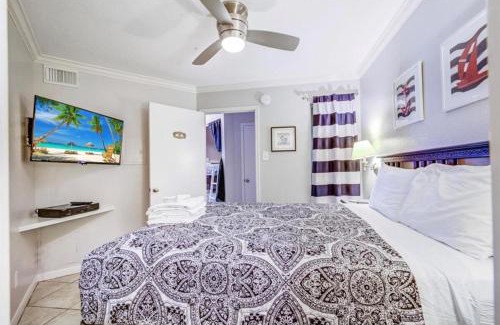 Galveston Apartment | Ocean & Pool Views Top Floor - Shoreline Stays 03