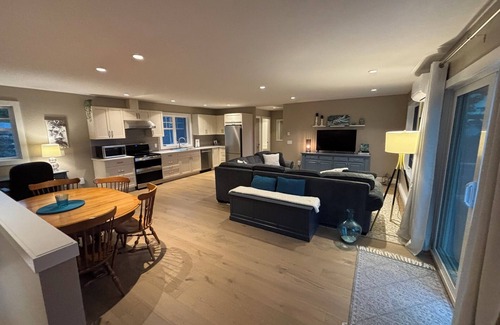 Regional District of Nanaimo Apartment | Ocean Ridge Guest House. Stunning ocean views. - No cleaning fee!