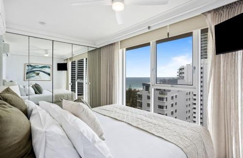 Broadbeach Apartment | Ocean's 14th - Beachfront Resort-style Living