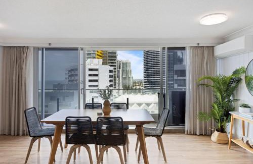 Broadbeach Apartment | Ocean's 14th - Beachfront Resort-style Living